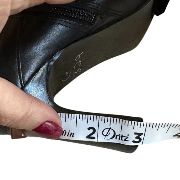 Bandolino Leather Square Toe 3” Heel Booties. Black Size 6.5. - Picture 7 of 7